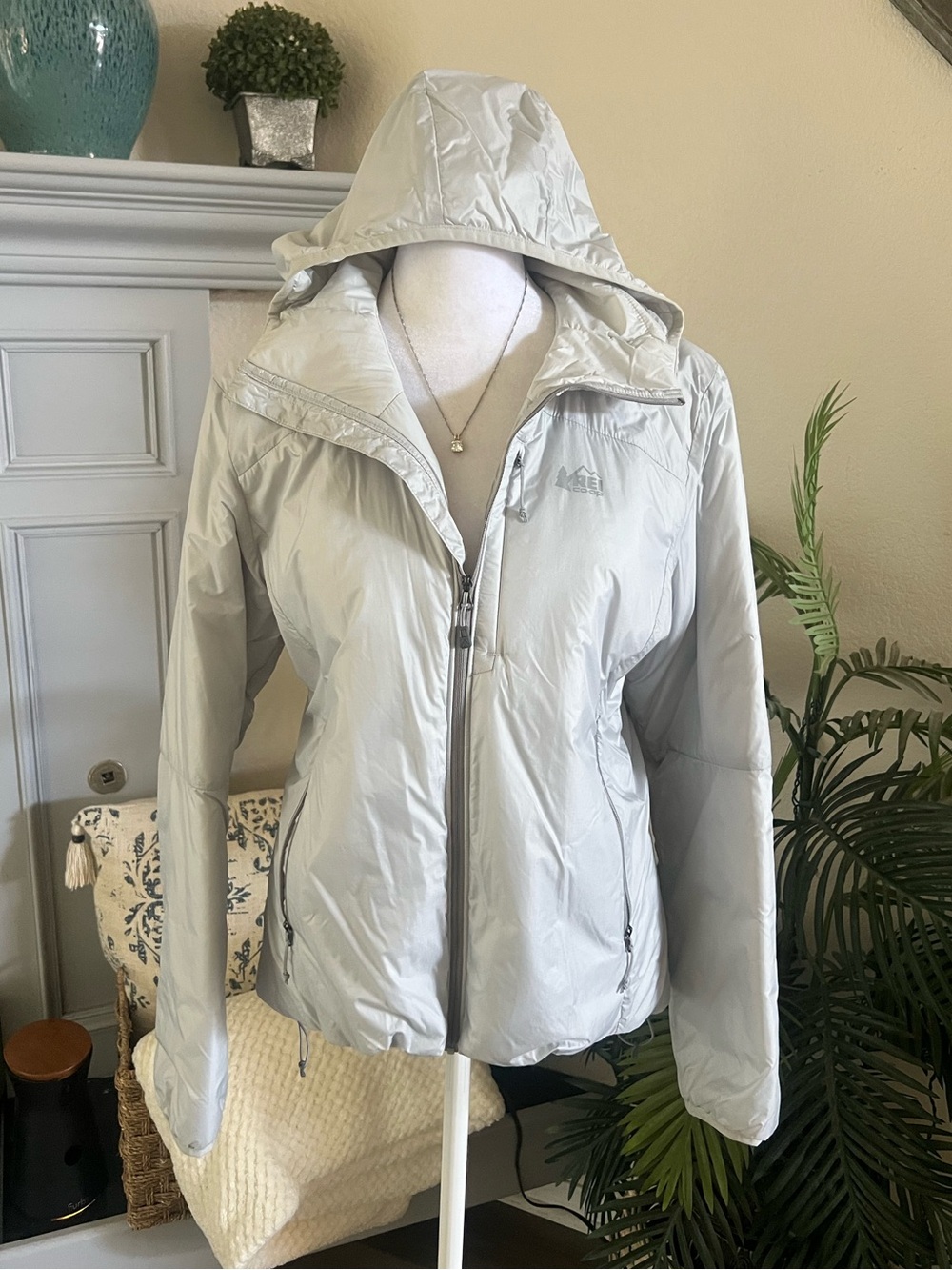 REI Women's Light Gray Hooded Puffer Jacket